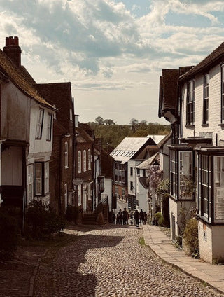 Why Southern England Is a Dream Destination for Antique Lovers