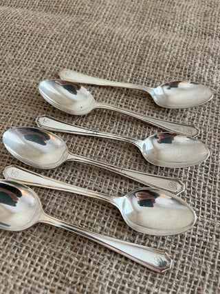 English “D” Dessert Spoon Set